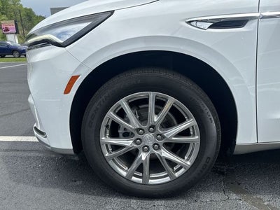 2022 Buick Enclave Essence