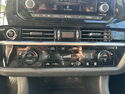 2024 Nissan Pathfinder SV