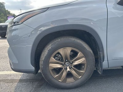 2022 Toyota Highlander Hybrid Bronze Edition