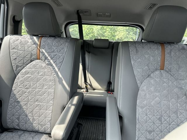 2022 Toyota Highlander Hybrid Bronze Edition