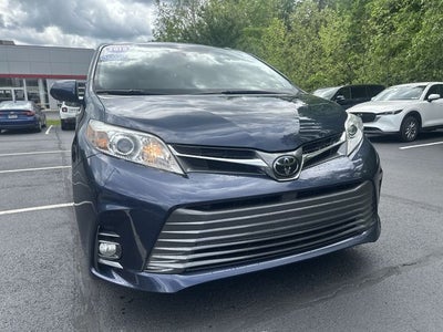 2018 Toyota Sienna XLE 8 Passenger