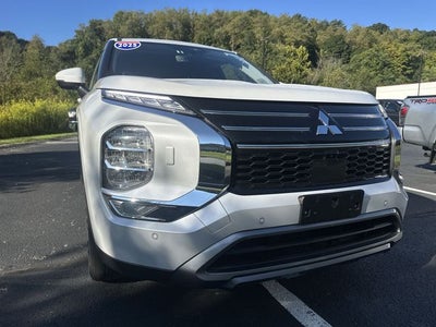 2025 Mitsubishi Outlander SE