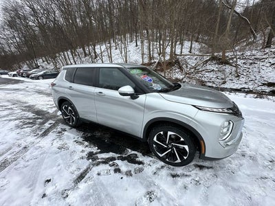 2024 Mitsubishi Outlander SE