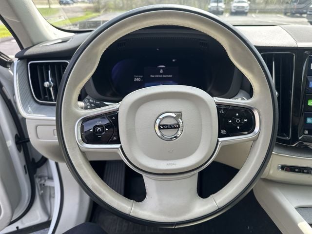2024 Volvo XC60 B5 Plus Dark Theme