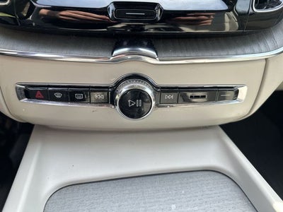2024 Volvo XC60 B5 Plus Dark Theme