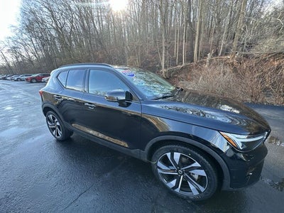 2025 Volvo XC40 B5 Plus Dark Theme