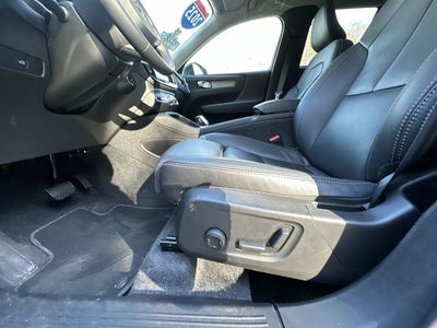 2025 Volvo XC40 B5 Plus Dark Theme