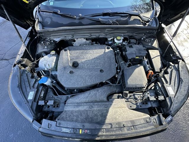 2025 Volvo XC40 B5 Plus Dark Theme