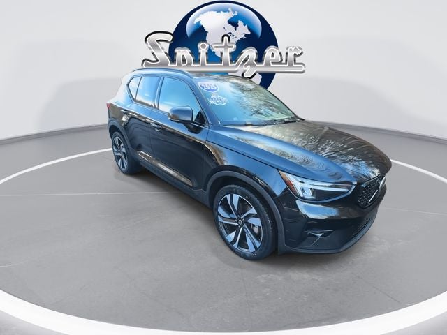 2025 Volvo XC40 B5 Plus Dark Theme