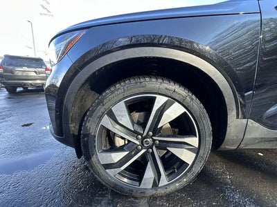 2025 Volvo XC40 B5 Plus Dark Theme