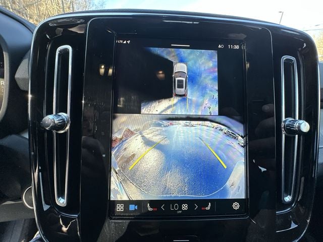 2025 Volvo XC40 B5 Plus Dark Theme