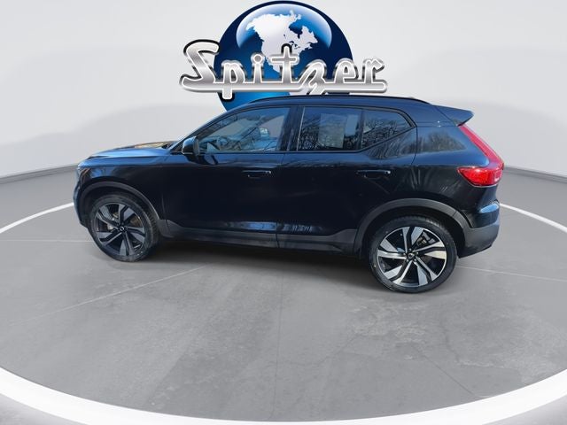 2025 Volvo XC40 B5 Plus Dark Theme