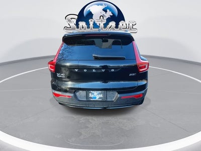 2025 Volvo XC40 B5 Plus Dark Theme