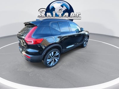 2025 Volvo XC40 B5 Plus Dark Theme