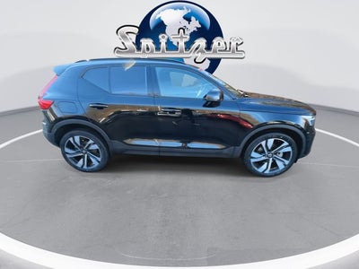 2025 Volvo XC40 B5 Plus Dark Theme