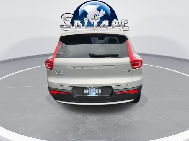 2025 Volvo XC40 B5 Plus Bright Theme