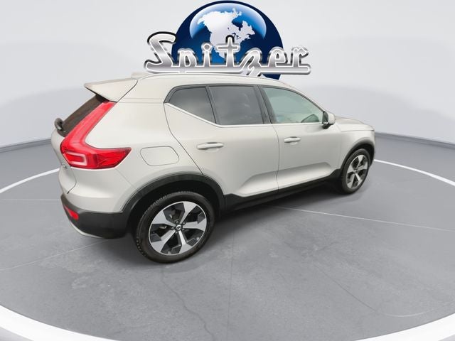 2025 Volvo XC40 B5 Plus Bright Theme