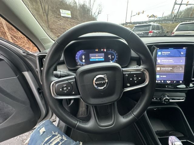 2025 Volvo XC40 B5 Plus Bright Theme