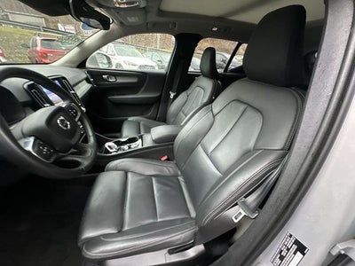 2025 Volvo XC40 B5 Plus Bright Theme