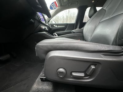 2025 Volvo XC40 B5 Plus Bright Theme