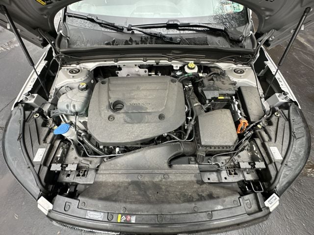 2025 Volvo XC40 B5 Plus Bright Theme