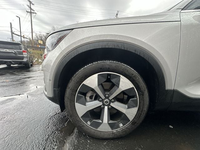 2025 Volvo XC40 B5 Plus Bright Theme