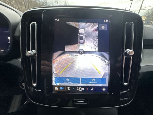 2025 Volvo XC40 B5 Plus Bright Theme