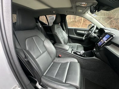 2025 Volvo XC40 B5 Plus Bright Theme