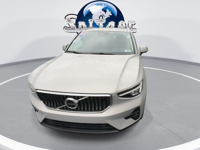 2025 Volvo XC40 B5 Plus Bright Theme