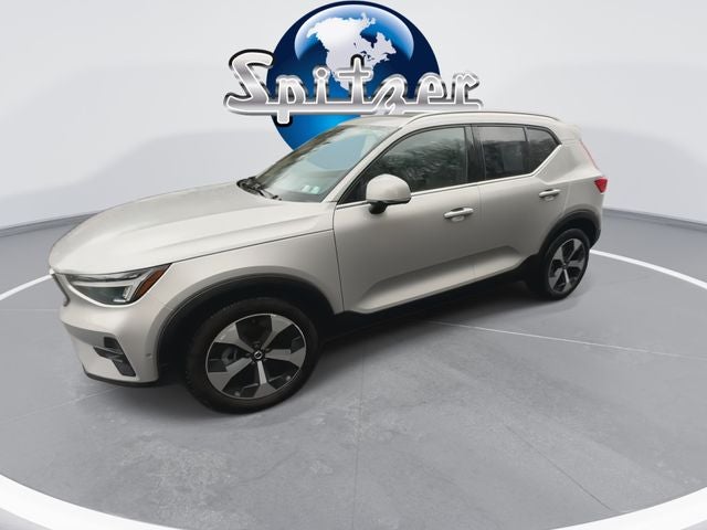 2025 Volvo XC40 B5 Plus Bright Theme