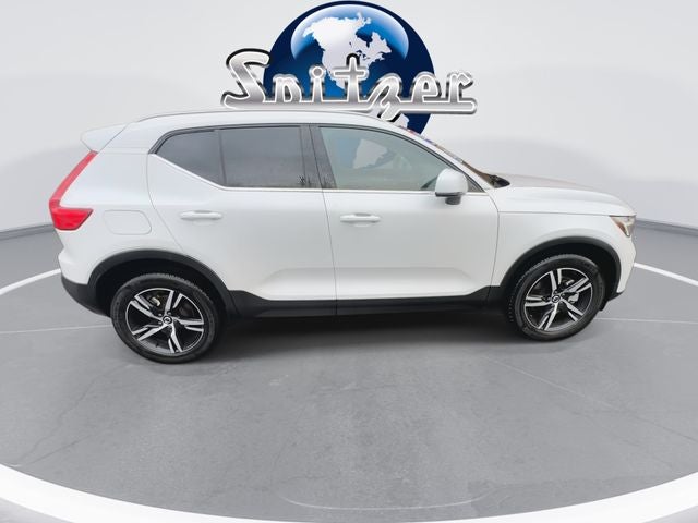 2025 Volvo XC40 B5 Core