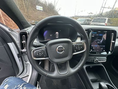 2025 Volvo XC40 B5 Core