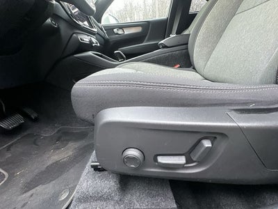 2025 Volvo XC40 B5 Core