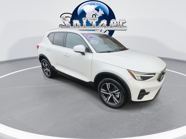 2025 Volvo XC40 B5 Core
