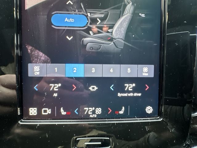 2025 Volvo XC40 B5 Core