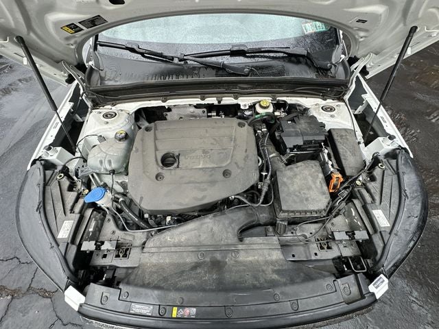 2025 Volvo XC40 B5 Core