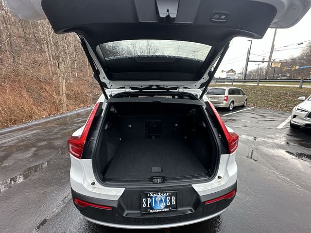 2025 Volvo XC40 B5 Core