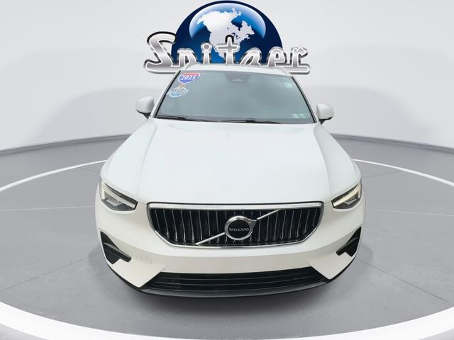 2025 Volvo XC40 B5 Core