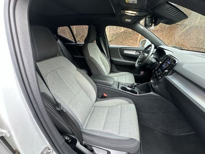 2025 Volvo XC40 B5 Core