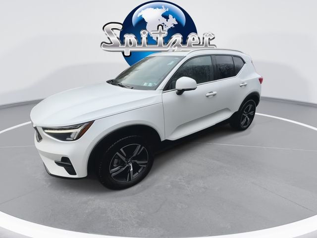 2025 Volvo XC40 B5 Core