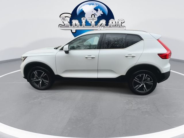 2025 Volvo XC40 B5 Core
