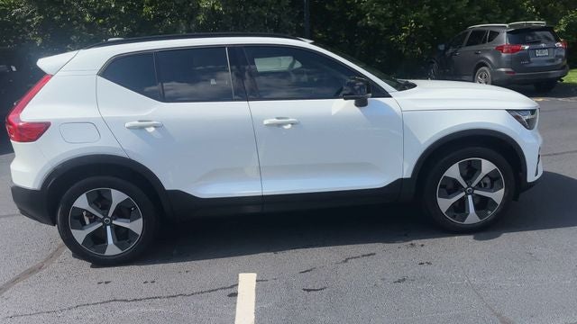 2024 Volvo XC40 B5 Core