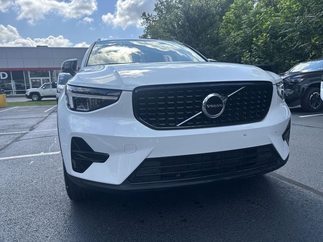 2024 Volvo XC40 B5 Core