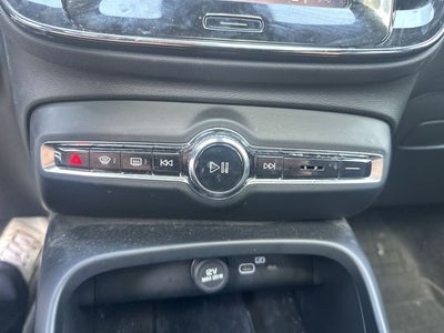 2024 Volvo XC40 B5 Core