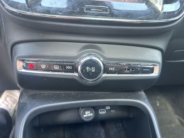 2024 Volvo XC40 B5 Core