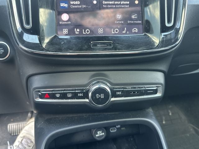 2024 Volvo XC40 B5 Core