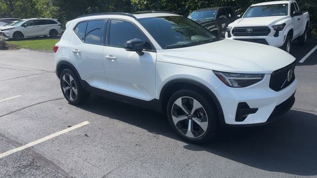 2024 Volvo XC40 B5 Core