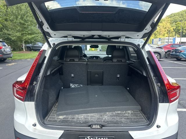 2024 Volvo XC40 B5 Core