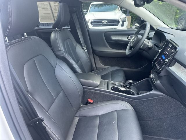 2024 Volvo XC40 B5 Core