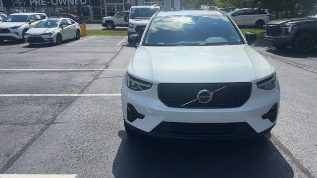 2024 Volvo XC40 B5 Core